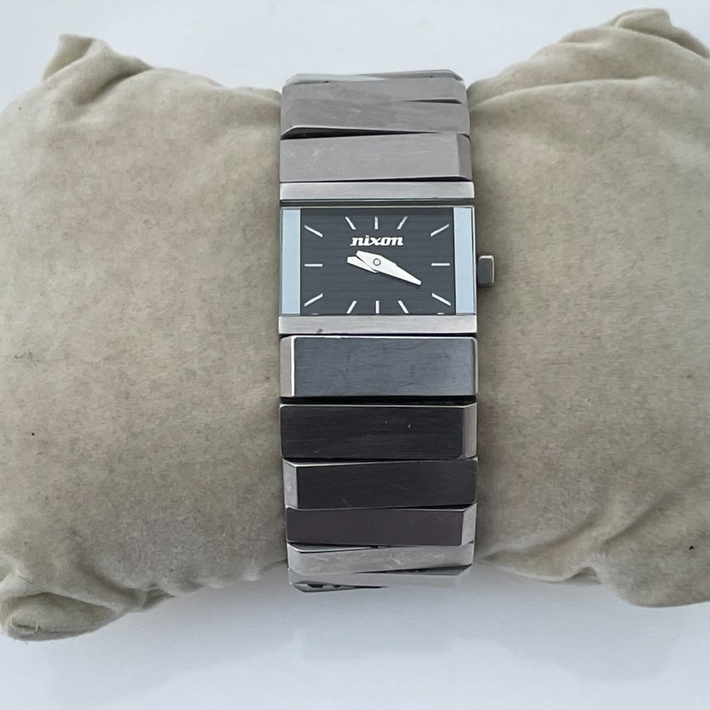 Nixon Wristwatch SEDUCTRESS  THE SIREN Silver Tone - Picture 7 of 13